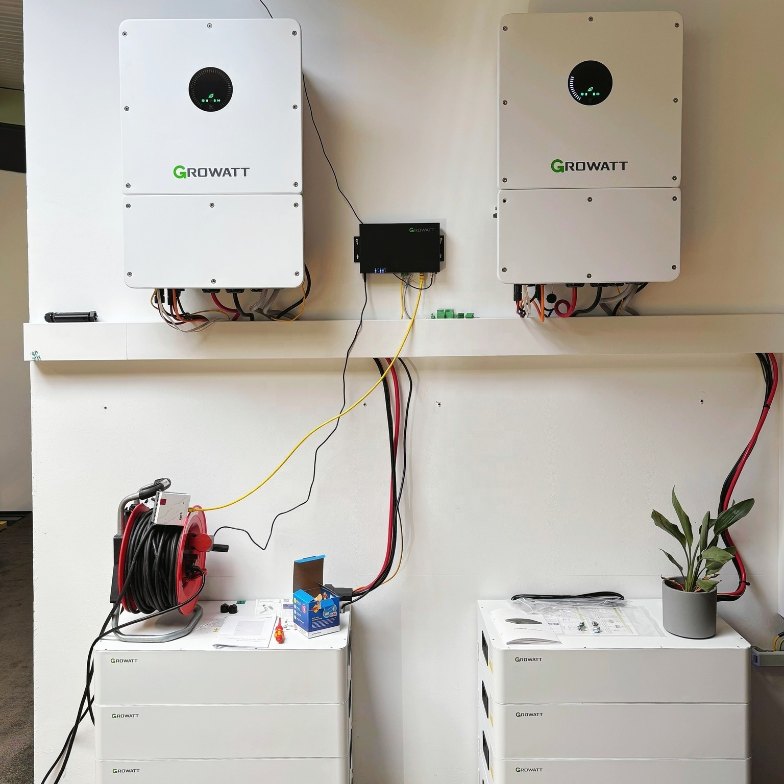 Growatt WIT 15K-HU 15kW three-phase hybrid solar inverter with battery storage system